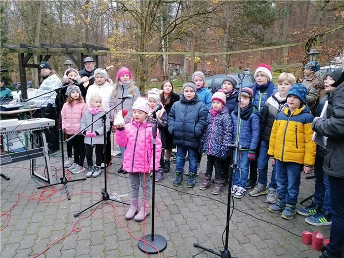 Der Kinderchor Lollypop aus Metternich verzauberte die Gaste. Quelle: Koblenzer Schängel Kultur