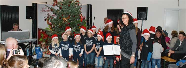 Der Kinderchor „Sylvester-Spatzen“ aus Mayen-Hausen begeisterte mit seinen wunderschönen Weihnachtsliedern. Fotos: HS