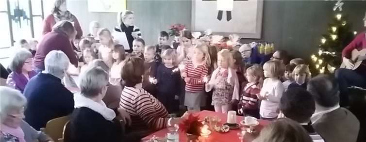 Der Kinderchor bereitete den Senioren viel Freude.Privat
