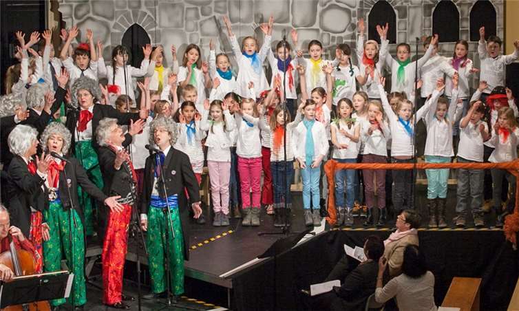 Der Kinderchor der Grundschule Berkum unter der Leitung von Jutta Rau präsentierte einen lebhaften Auftritt.