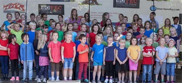 Der Kinderchor der Musikschule wurde bei seinem Auftritt verstärkt vom Kinderchor der Grundschule Merzbach.