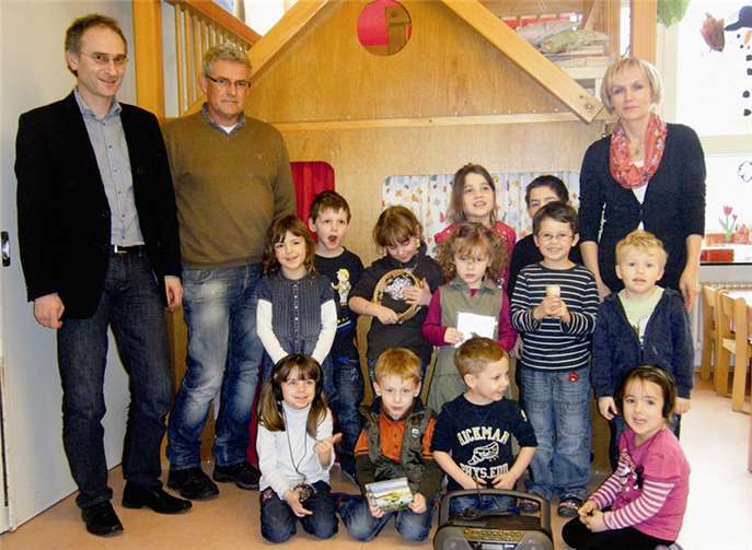 Der Kindergarten Rieden freut sich über Musikanlage und Zubehör von der Gärtnerei Müller.privat