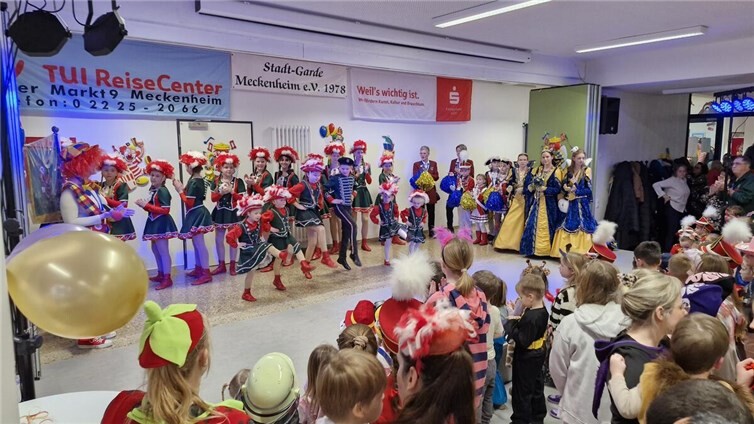 Der Kinderkarneval der Stadt-Garde Meckenheim lockte zahlreiche jecke Kinder in die Gemeinschaftsgrundschule Merl. Foto: privat