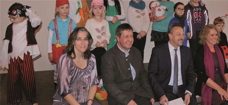Der Kinderprojektchor bei der Übergabe des Förderpreises anläßlich der Seniorenfeier der Ortsgemeinde Thalhausen. privat
