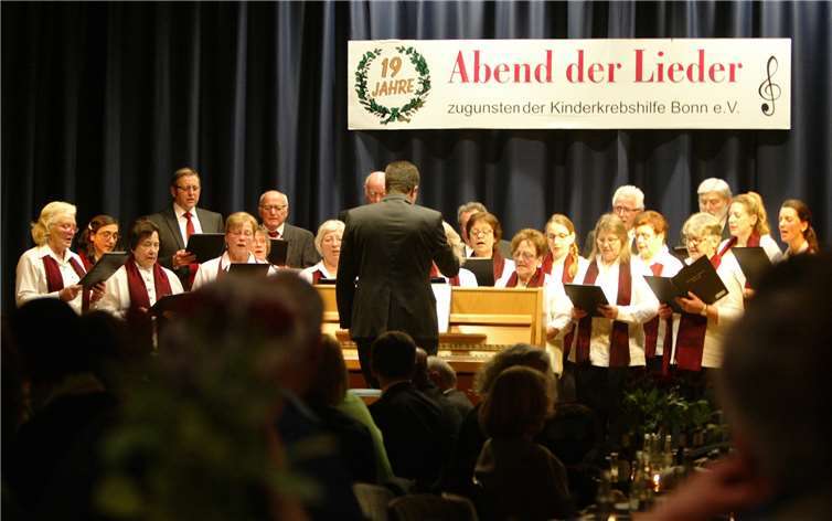 Der Kirchenchor Barweiler unter Chorleiter Bernd Prämaßing gestaltete den letzten Programmblock vor der Pause.