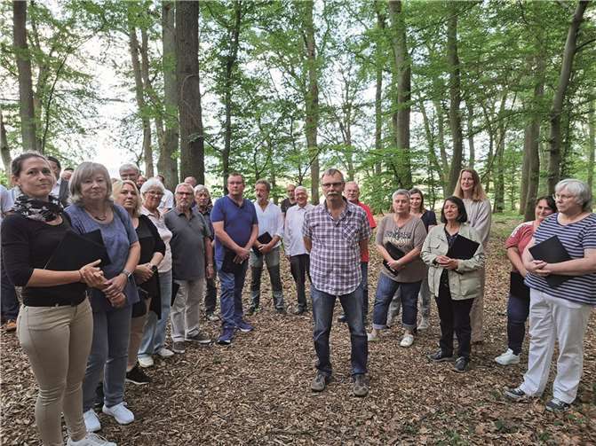 Der Kirchenchor Cäcilia Bell beeindruckte unter der Leitung von Claus Heuft (Mitte) wieder einmal mit seinen herausragenden Gesangsdarbietungen.