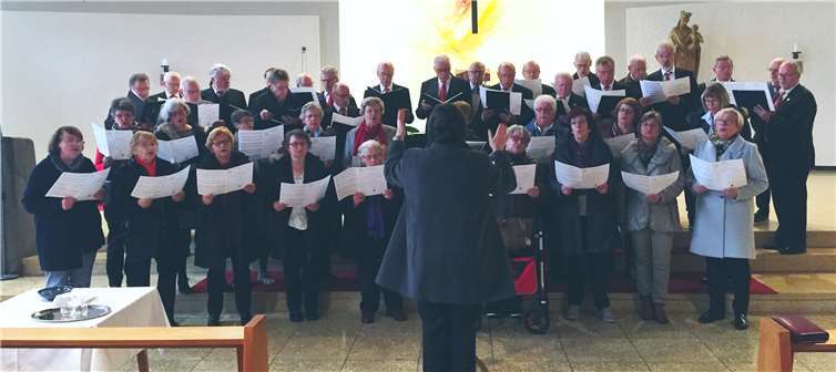 Der Kirchenchor „Cäcilia“ Kurtscheid präsentierte zum Jubiläum Lieder aus der Kirchberger Singmesse. Foto: privat