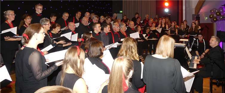 Der Kirchenchor „Cäcilia“ Ochtendung mit seinen Young Voices hatten zu einem Konzertwochenende in die Ochtendunger Kulturhalle eingeladen.Fotos: TE