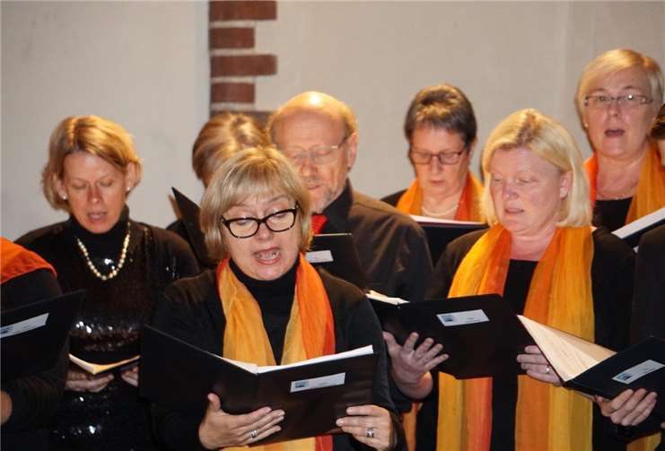 Der Kirchenchor „Cäcilia“ Weitersburg sang unter anderem „Marys Boy Child“ und die „Weihnachtshymne“ von Felix Mendelssohn Bartholdy.s