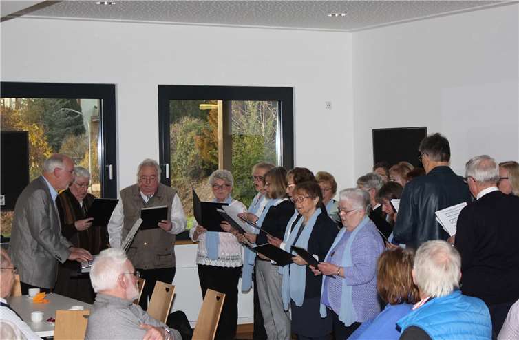 Der Kirchenchor Königsfeld gestaltete mit mehreren Liedbeiträgen das Programm mit.