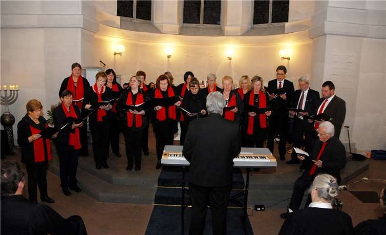Der Kirchenchor Niederwambach sang zum Abschied für Pfarrer Lindecken seine schönsten Lieder.