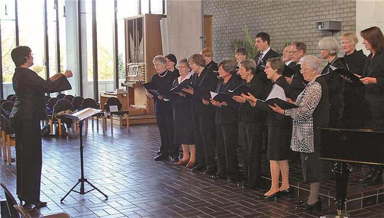 Der Kirchenchor der ev. Gemeinde Ko-Karthause bei der Probe. privat
