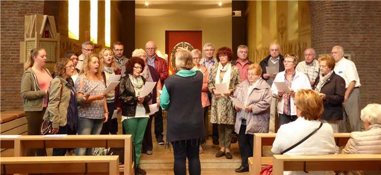 Der Kirchenchor in Aktion!privat