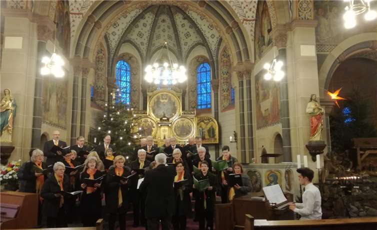 Der Kirchenchor in seinem Element. privat