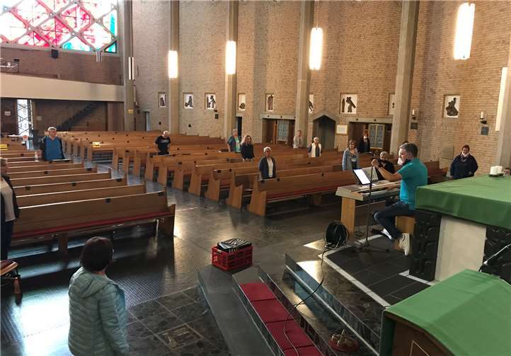 Der Kirchenchor macht mit Abstand sehr gute Probenarbeit. Foto: privat