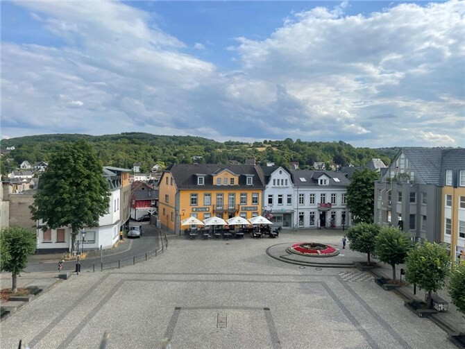 Der Kirchplatz in Sinzig.  Foto: ROB