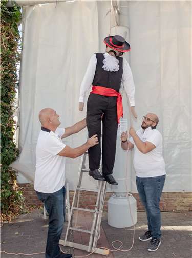 Der Kirmesmann hatte sich dieses Jahr als feuriger spanischer Torero ausstaffiert.