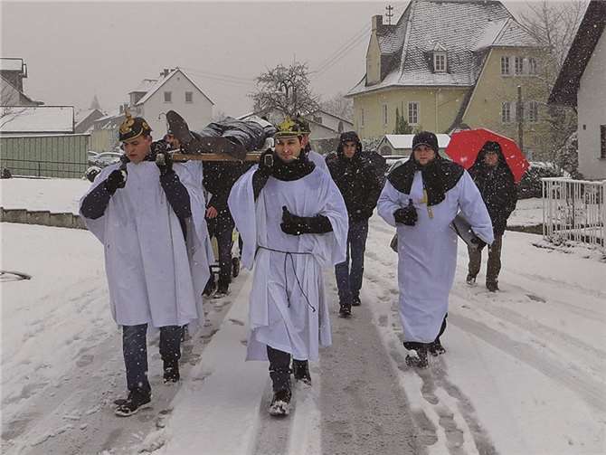 Der Kirmespitter auf dem zu seiner Beerdigung.privat