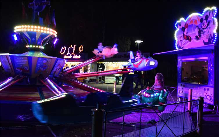 Der Kirmesplatz am Hausener Wiedtalbad bot auch Spaß für Kinder.