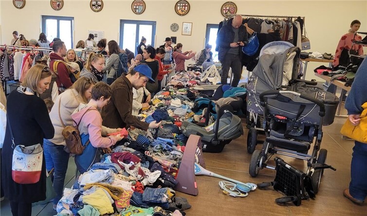 Der Kleidermarkt war gut besucht.  Fotos: privat