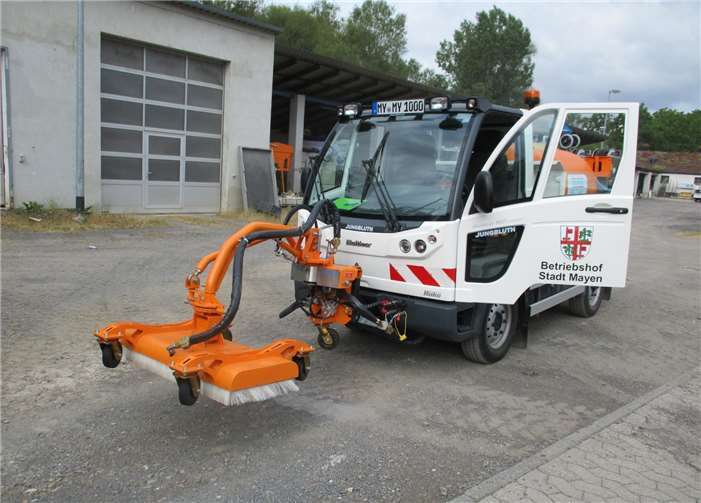 Der Klein-LKW mit Heißwassergerät Aufbau - eine umweltfreundliche Alternative zur Unkrautbekämpfung. Foto: Stadt Mayen
