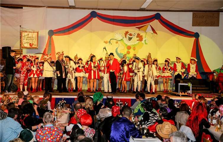 Der Koberner Prinz Mario I. war mit seinem Gefolge nach Lehmen gekommen und wurde vom Vorstand Lothar Ludwig willkommen geheißen.