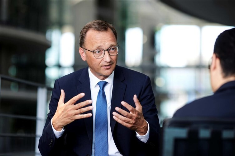 Der Koblenzer Bundestagsabgeordnete Josef Oster lädt zur Bürgersprechstunde ein.