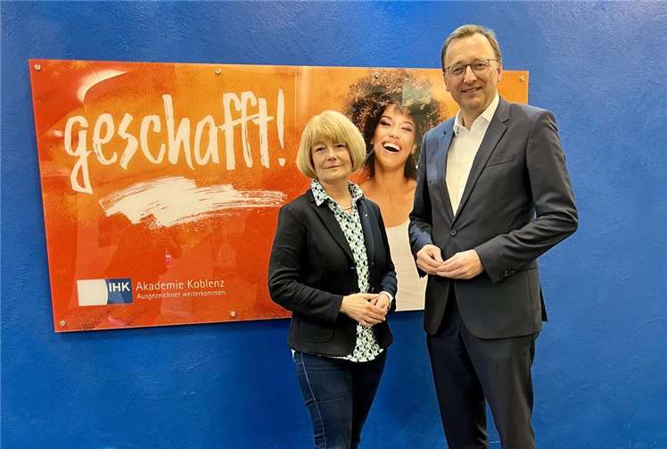 Der Koblenzer CDU-Bundestagsabgeordnete Josef Oster sprach mit Dr. Sabine Dyas, Geschäftsführerin der IHK Akademie Koblenz, über die Bedeutung von beruflicher Weiterbildung.  Foto: Philip Rünz