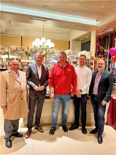 Der Koblenzer CDU-Bundestagsabgeordnete und Stadtrat Josef Oster, der MIT-Vorsitzende Leo Biewer mit dem MIT-Vorstand und CDU-Stadtratskandidaten Marius Jakob soweie Felix und Jean Warnecke. Quelle: MIT Koblenz