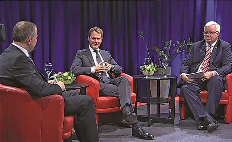 Der Koblenzer MdB Dr. Michael Fuchs im TV-Interview mit Bundesgesundheitsminister Daniel Bahr. privat