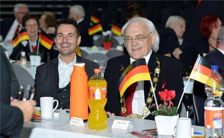 Augenschmaus auf höchstem Niveau Der Koblenzer Oberbürgermeister David Langner (l.) und RKK Präsident Mayer genossen die Wettbewerbe. TFR