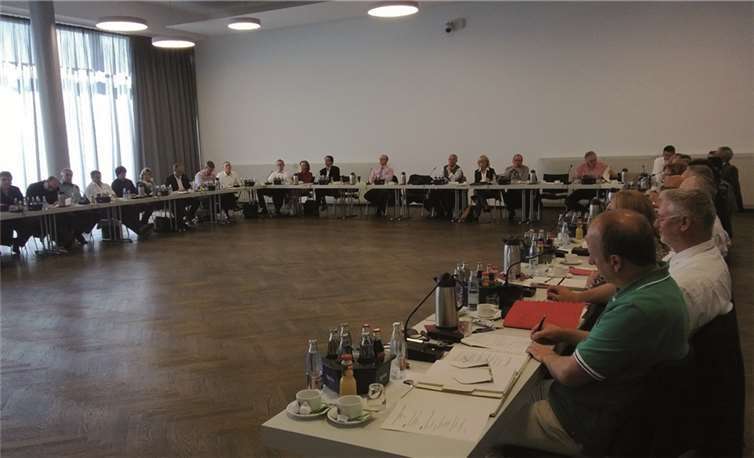 Der Koblenzer Stadtvorstand traf sich mit den Amtsleiterinnen und Amtlseitern zur Vorhaben- und Strategieerplanung in der Rhein-Mosel-Halle.Privat