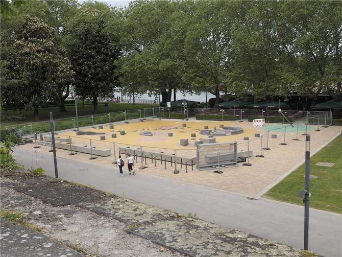 Der Koblenzer Wasserspielplatz. Foto: Hermann Schäfer