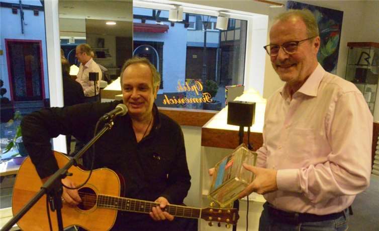 Der Kölner Kabarettist Thomas Lienenlüke mit seinem Gastgeber Michael Firmenich.Foto: privat