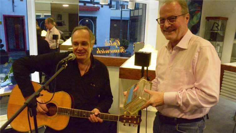 Der Kölner Kabarettist Thomas Lienenlüke mit seinem Gastgeber Michael Firmenich.Foto: privat