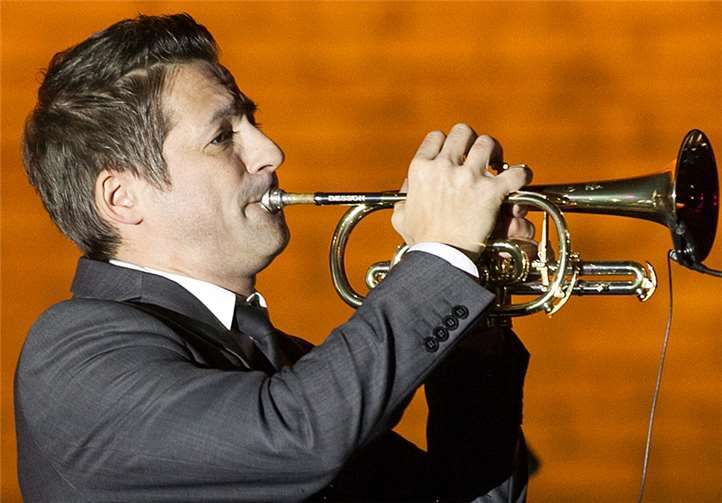 Der Kölner Startrompeter Bruce Kapusta begeisterte sein Publikum mit Liedern zur Weihnacht. JOST