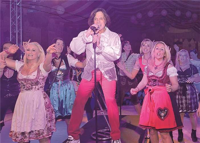 Der „König von Mallorca“ begeistert auch die Mädels am Rhein: Schlagerkönig Jürgen Drews kommt zur KÖLNER SOMMERGAUDI an den Tanzbunnen. privat