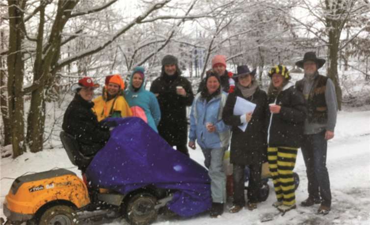 Der „Köttzoch“ ruckelte durch Eckendorf und sammelte für den Rosenmontagszug. privat
