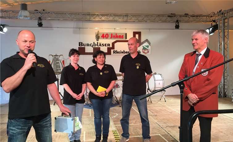 Der „Koffer voll Geld“ ging dieses Mal an die Rheinbreitbacher Burgbläser.Privat