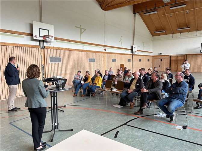Der Kommunaldialog in Rieden diente einem „Ideen-Dating“ für mögliche Multifunktionsräume in Rieden und Monreal.  Foto: Pauly