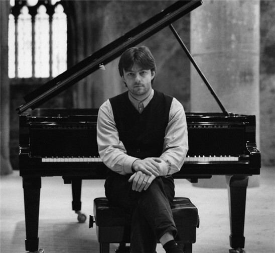 Der Komponist und Pianist Thierry Mechler konzertiert.privat