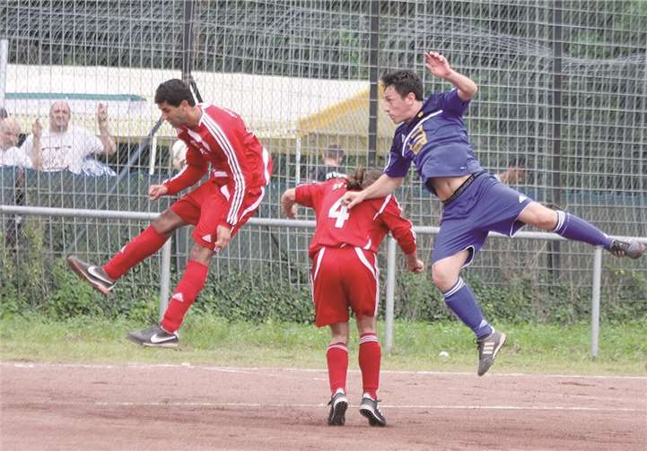 Der Kopfball von Johannes Klodt fand leider nicht den Weg ins Tor. privat