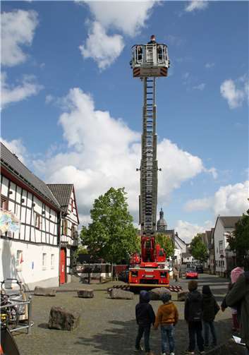 Der Korb befand sich in ausgefahrenem Zustand in 30 Metern Höhe.