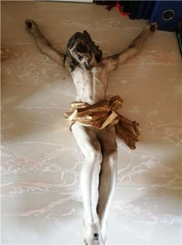 Der Korpus Christi wurde teilweise angebrannt.