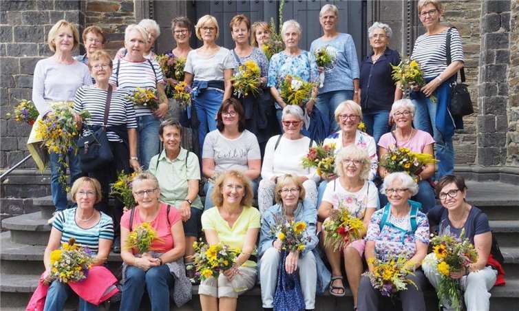 Der „Kräuterwisch“ soll vor Gefahren schützen. Jeder Strauß wurde im Rahmen des Wortgottesdienstes eingesegnet. Foto: privat