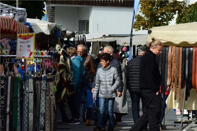 Der Krammarkt in der Bäckerstraße findet an allen Lukasmarkttagen statt.  Fotos: Archiv/CF