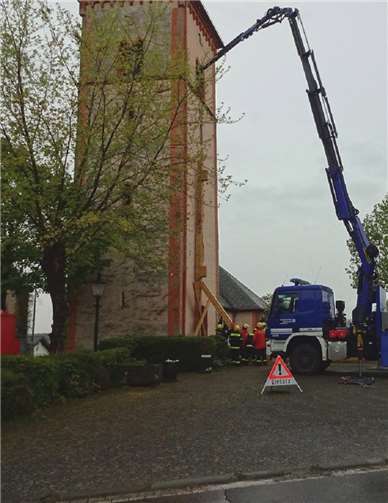 Der Kran des THWs Bendorf war eine große Hilfe.