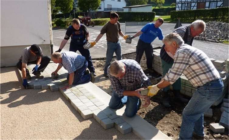 Der Kreis Ahrweiler packt mit an, wenn Vereine und Gemeinden ehrenamtliche und bürgerschaftliche Projekte stemmen. Es gibt Förderprogramme, die - ein Beispiel von vielen - die Renovierung an Gemeindehäusern bezuschussen.privat