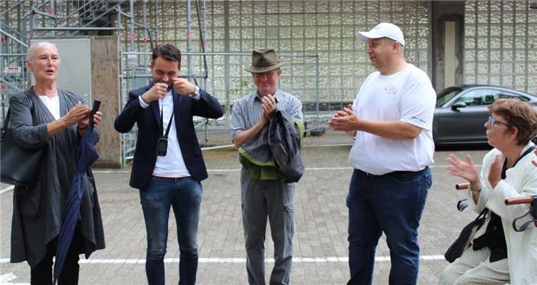 Der Kreis e.V. stellt das Soundsystem der Firma Phonak vor: Monika Sauer (Präsidentin des Sportbundes Rheinland), OB David Langner, Joachim Seuling (Behindertenbeauftragter der Stadt Koblenz), André Bender (Vorstand Der Kreis e.V.) & Ulrike Böhmer sind beeindruckt. Foto: privat