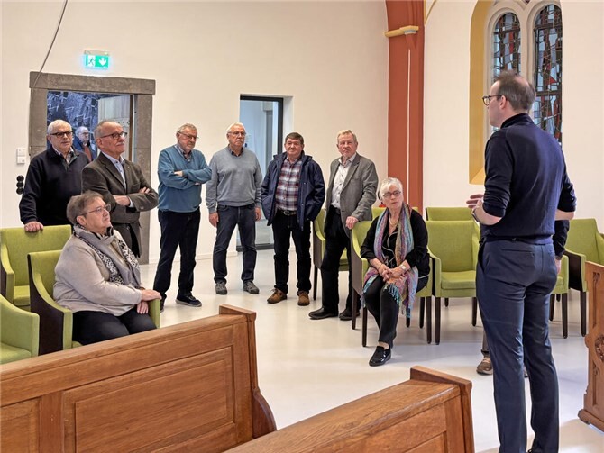 Der Kreisseniorenbeirat des Landkreises Mayen-Koblenz hat sich jüngst zu einer öffentlichen Sitzung getroffen und dabei einen umfassenden Einblick in den neuen RegioHub @viedel in Polch erhalten. Foto: Kreisverwaltung MYK/Anne Schnütgen